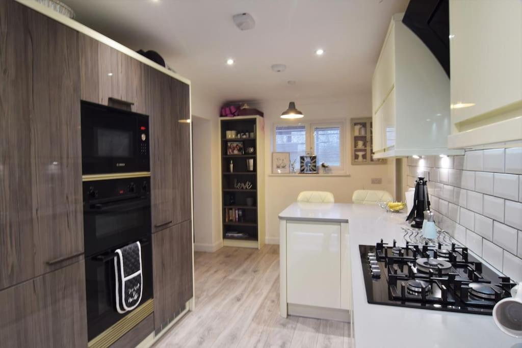 Mikes At Menai - Stylish & Spacious 3 Bed House In Menai Bridge. Exterior photo