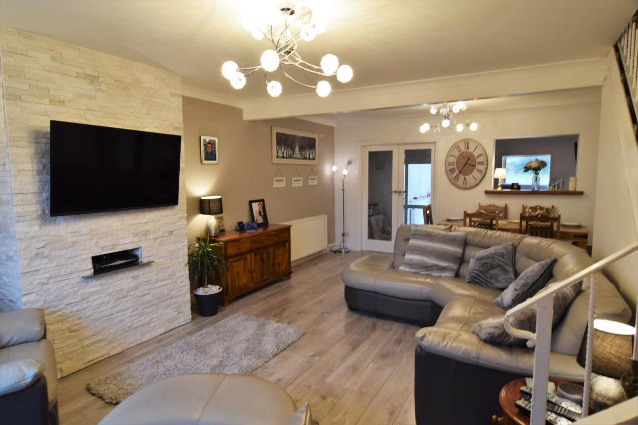 Mikes At Menai - Stylish & Spacious 3 Bed House In Menai Bridge. Exterior photo